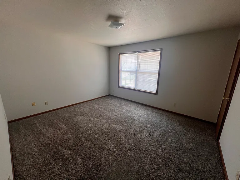 3 bed, 1.5 bath, $975 — Photo 5