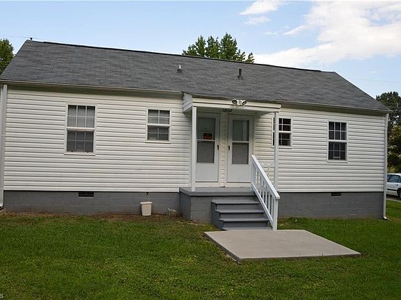 3rd image of 706 Pine St APT A