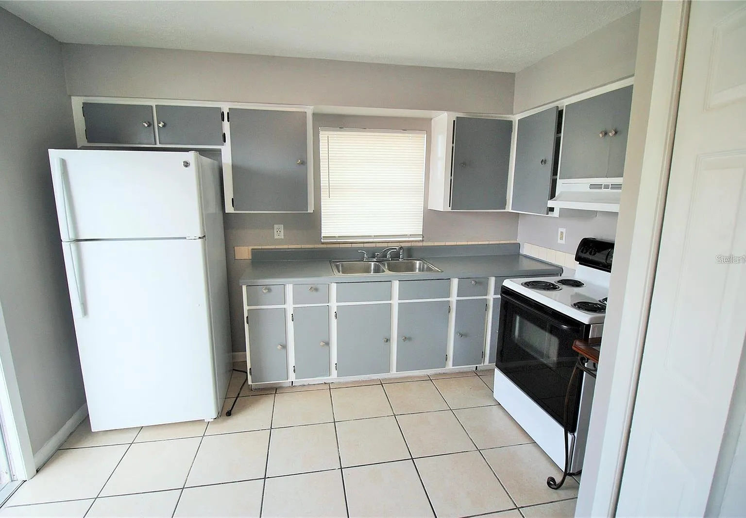 50th Street North 9418 - B — Photo 3
