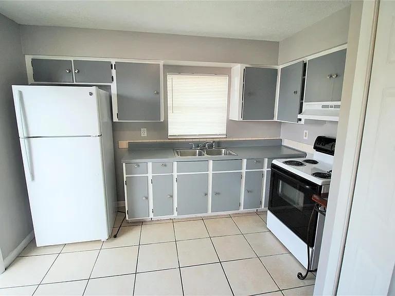 9418 N 50th St #B — Photo 3