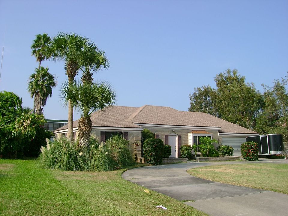 circular Driveway front view