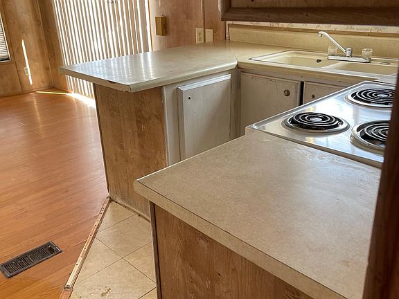 3rd image of 5755 S Fontana Ave #15