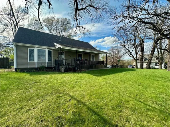 1322 N Dewey St, Maryville, MO 64468