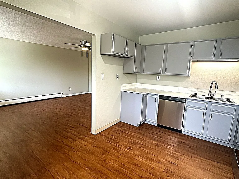 Mead Apartments — Photo 9