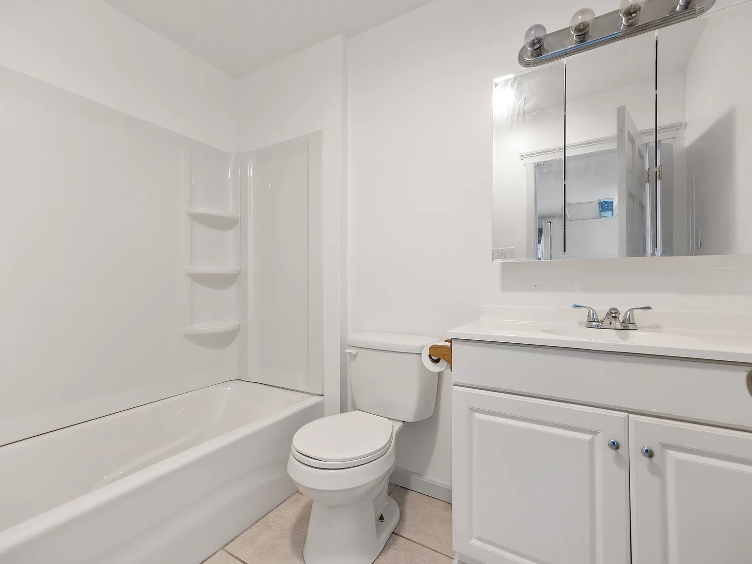 2 bed, 800 sqft, $1,350 — Photo 2