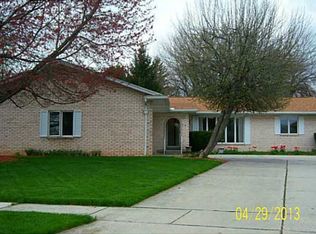 1272 E Meadow Dr, Oregon, OH 43616