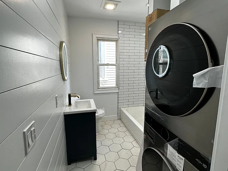 82 Howard Ave #2L — Photo 11