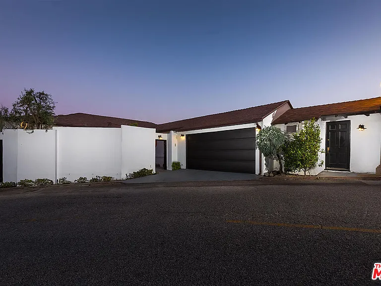 1733 Sunset Plaza Dr — Photo 8
