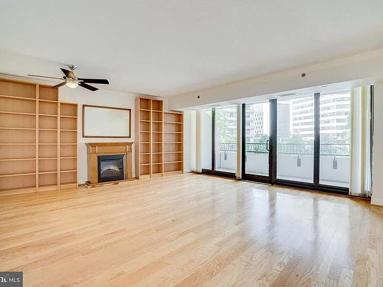1200 Crystal Dr #411 — Photo 1