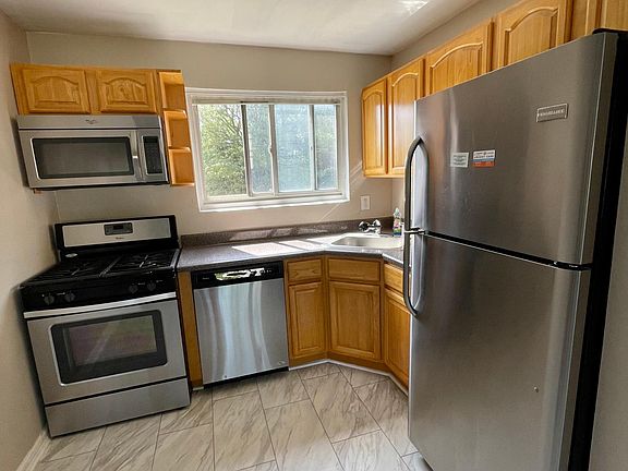 5th image of 1084 Fenwood Dr APT 4
