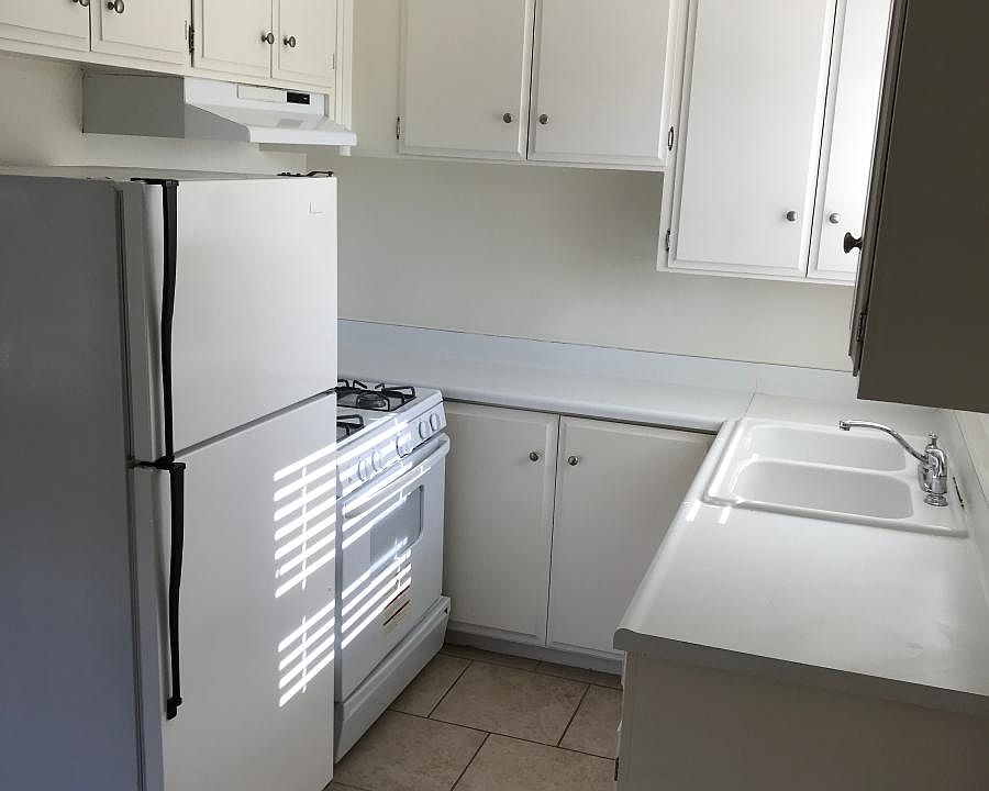 2nd image of 160 Quincy Ave