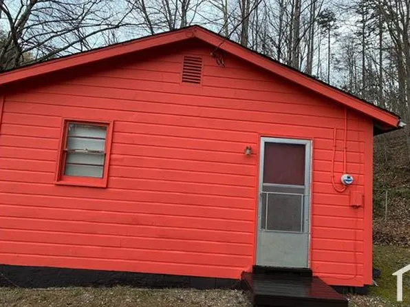 4047 Daniels Creek Rd, Martinsville, VA 24112