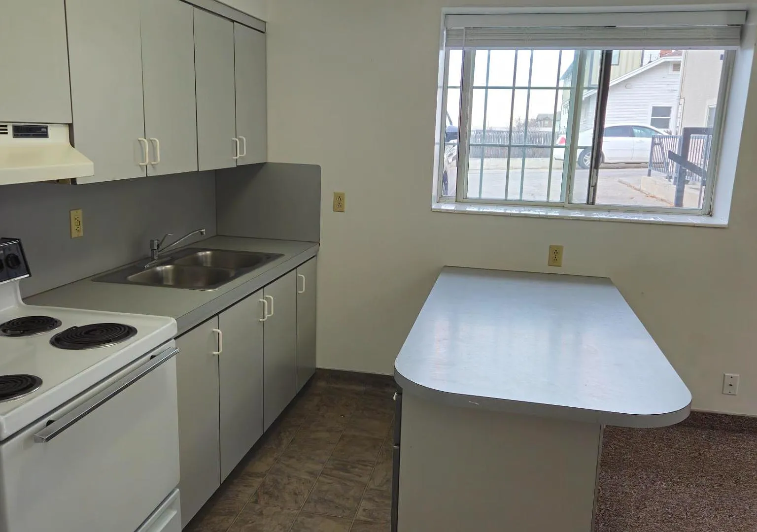 855 N 700 E - 12 — Photo 2