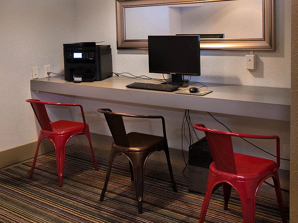 Brookmore Apartments Computer Lounge