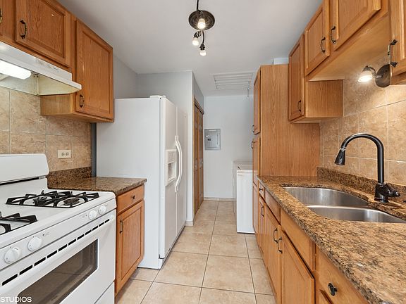 4th image of 1337 Kingsbury Dr Unit 4