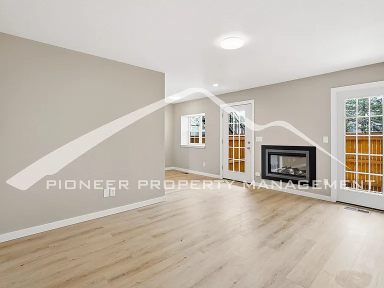 2301 E Fremont Ave #S02 — Photo 9