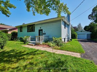 35 Tauvette St #B, Ottawa, ON K1B 3A1