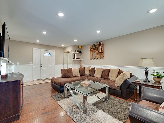 3rd image of 580 S Garden Ave