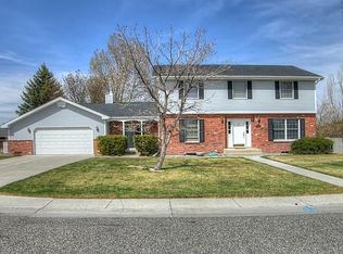 15 Brassy Clb, Cody, WY 82414