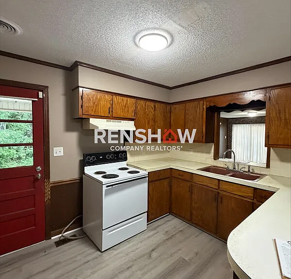 155 Moore Rd — Photo 7