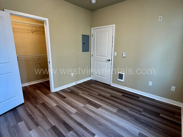 200 E Maple St — Photo 187