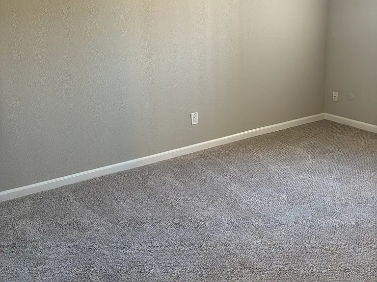 Lincoln Village Apartments — Photo 12