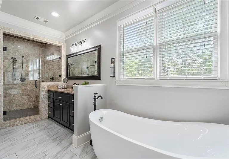 631 Boulevard NE — Photo 31
