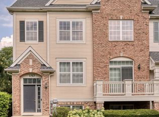 157 Goldenhill St, Carol Stream, IL 60188