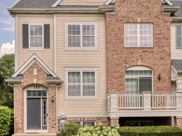 157 Goldenhill St, Carol Stream, IL 60188