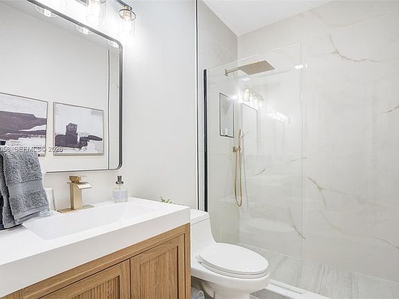 2nd image of 701 SW 17th St #701