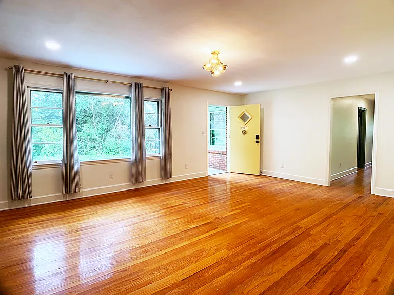 606 Fairview Rd — Photo 20