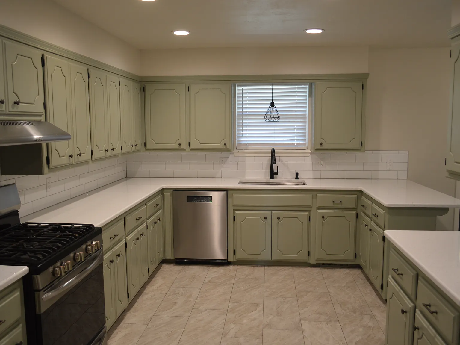 3 bed, 2153 sqft, $1,950 — Photo 3