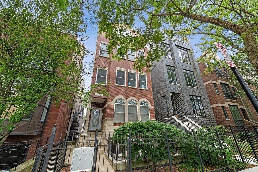 1st image of 922 N Wood St #3