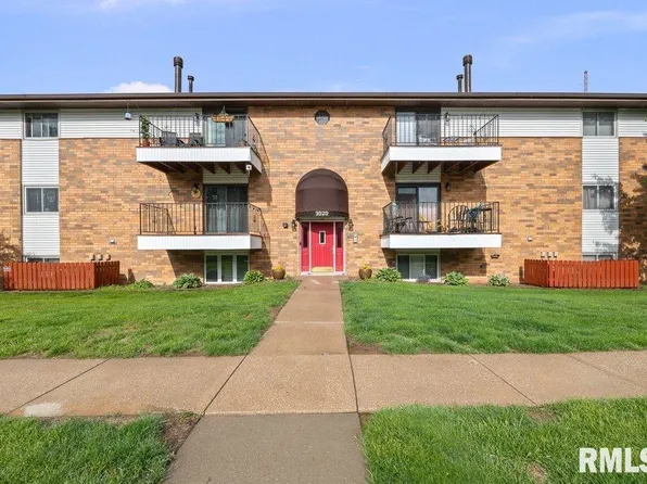 3020 4th St APT 9, Moline, IL 61265