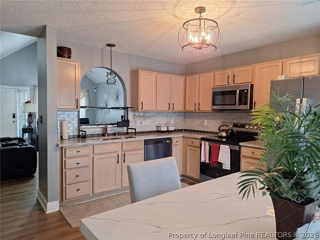 5 bed, 3.0 bath, 1950 sqft, $4,200 — Photo 4