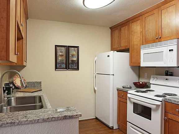 5th image of 721 Ash Ln APT 123