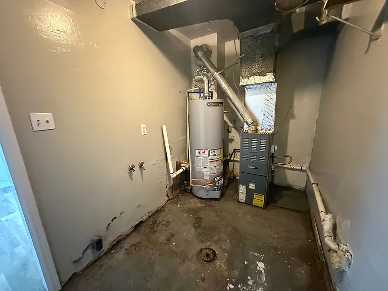 2204 S Vine St — Photo 10