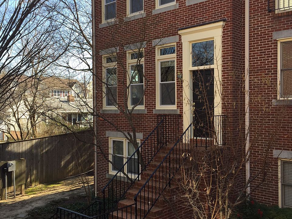 1st image of 3817 Courtland Cres