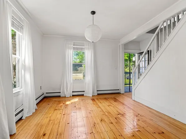 7 Winter St #D, Amesbury, MA 01913