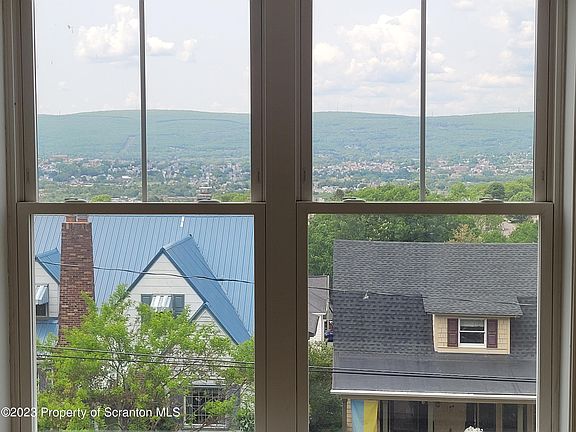 4th image of 623 Wintermantle Ave