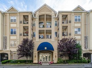 4104 Harcourt Rd #461, Clifton, NJ 07013