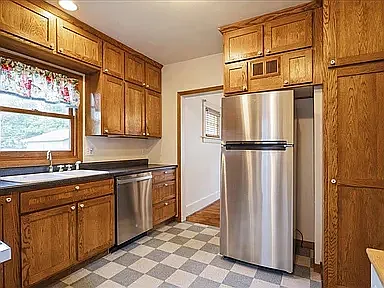 525 Oakland Ave — Photo 3