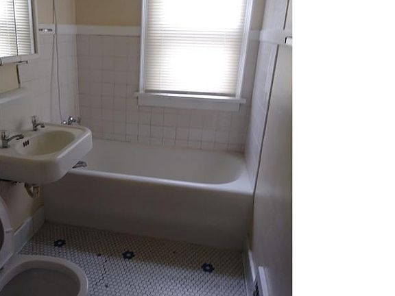 5th image of 2137 7th St #1