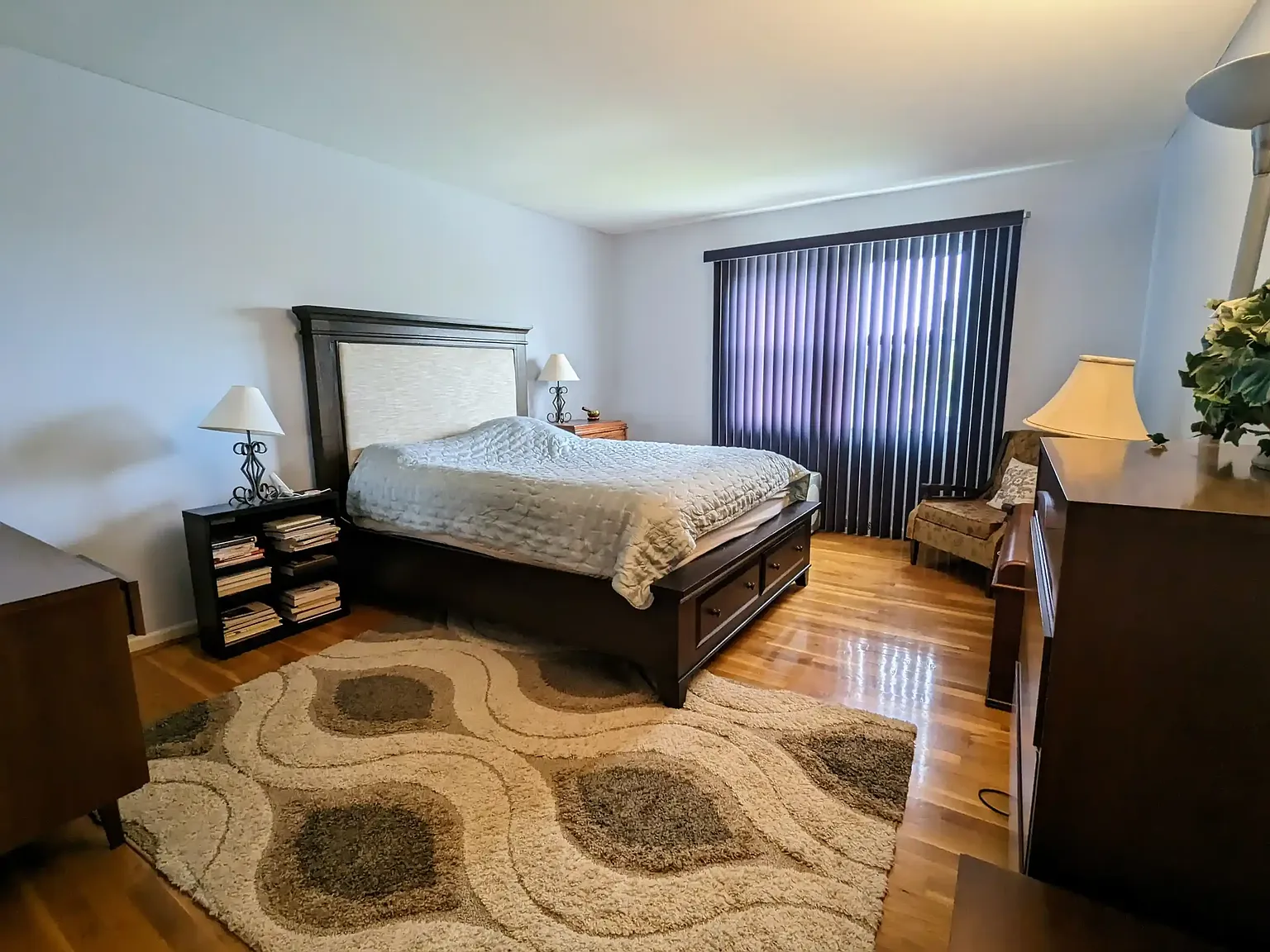4 bed, 2.5 bath, 2200 sqft, $3,100 — Photo 3
