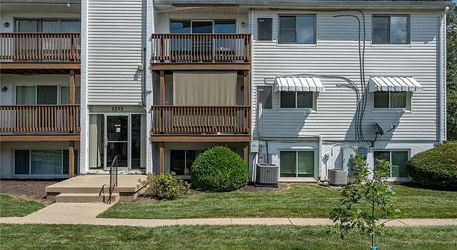 2 bed, 827 sqft, $1,075 — Photo 3