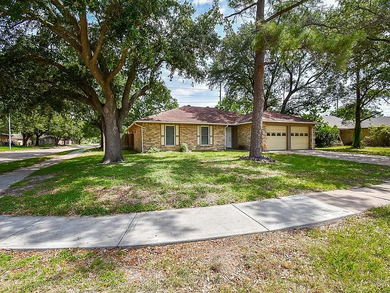 13430 Piney Oaks Dr — Photo 2