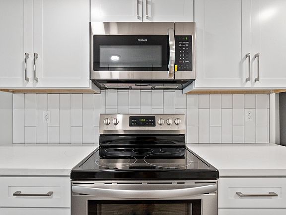 3rd image of 190 Centennial Way APT 1