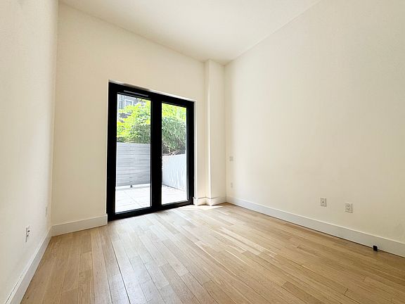 4th image of 260 Gold St APT 113