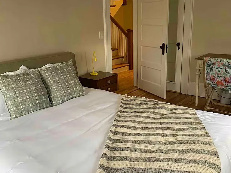 100 Hauxhurst Ave #1 — Photo 18