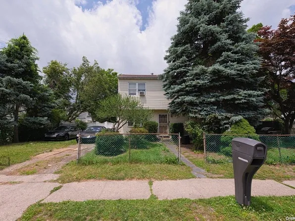 10 Okane Street, Central Islip, NY 11722